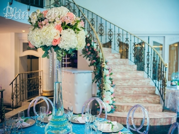 Hermosas gradas decoradas para tus eventos mas elegantes