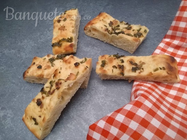 Pan Focaccia con Ajo y Perejil