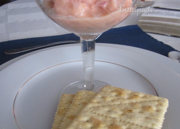 Almuerzo-Entrada Ceviche de camarón con galletas de soda