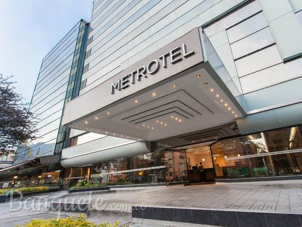 Fachada Hotel Metrotel 74