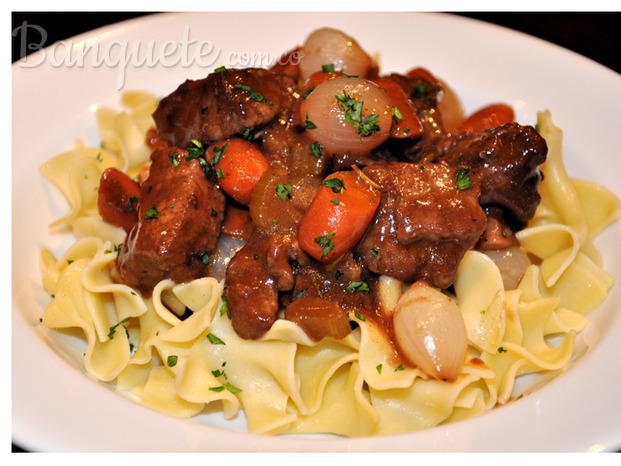 Beef bourguignon mantequilla