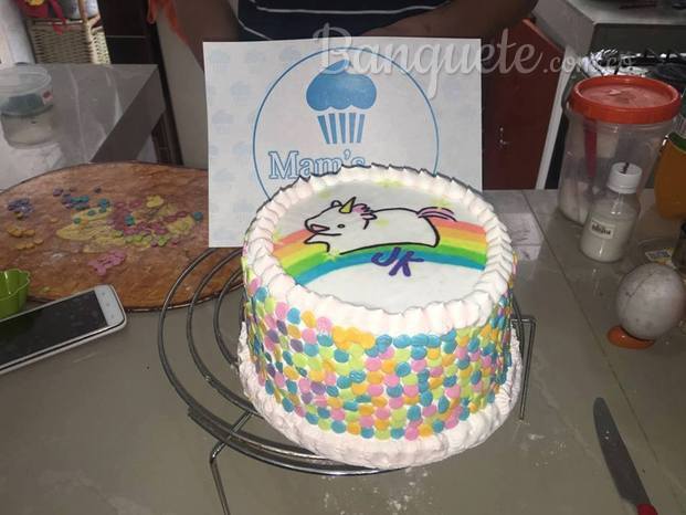 Torta Unicornio con masa de colores